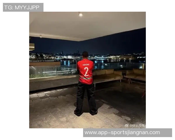 姆巴佩身穿阿什拉夫球衣观战非洲杯摩洛哥对阵马里引发热议 姆巴佩身穿阿什拉夫球衣观战非洲杯摩洛哥对阵马里引发热议