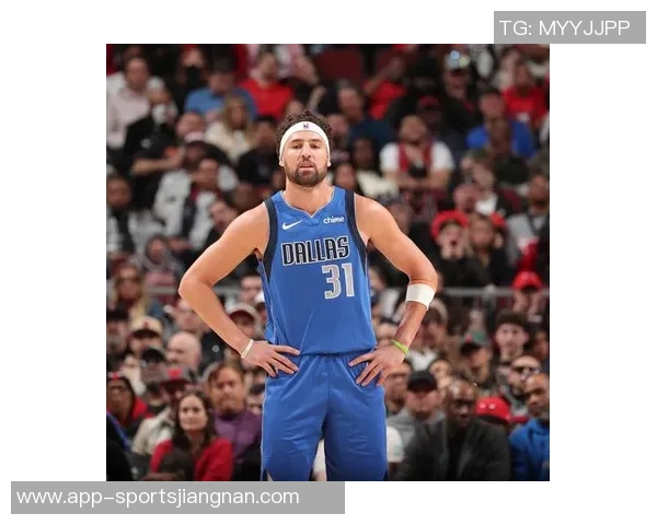 克莱三分球生涯达2800记成为历史第五位球员距离利拉德仅差五记 克莱三分球生涯达2800记成为历史第五位球员距离利拉德仅差五记